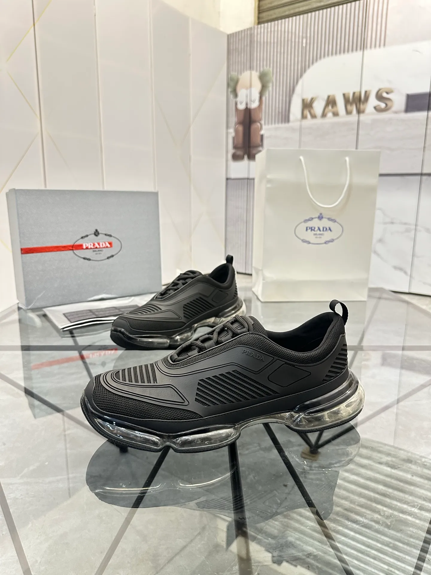 Men's shoes for sale 💰: 💰P660¥ High-end top quality Product trademark: Prada *"Prada*" low-top casual shoes Regular size: 38-45 (can be customized to 46) Product materials: Upper imported from the counter original material, breathable lining, cowhide foot pads, original air cushion outsole. No.: 001